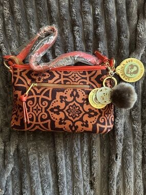 BRAND NEW!!!
Spartina 449 Orange and Brown Patterned Crossbody with Key Chain